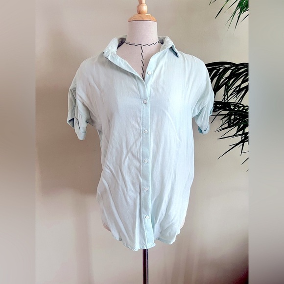 Levi's Mint Casual Shirt | Size XS - Picture 1 of 9